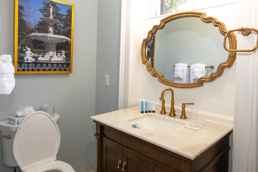 a bathroom with a mirror and a sink
